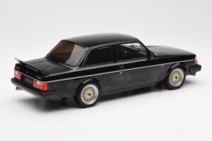 Volvo 240 Turbo Schwarz Custom IXO 1:18 18CMC178 Druckguss — Bild 2 von 6