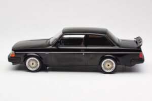 Volvo 240 Turbo Schwarz Custom IXO 1:18 18CMC178 Druckguss — Bild 3 von 6