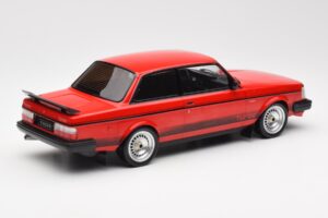 Volvo 240 Turbo Rot Custom IXO 1:18 18CMC177 Druckguss — Bild 2 von 5
