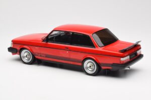 Volvo 240 Turbo Rot Custom IXO 1:18 18CMC177 Druckguss — Bild 5 von 5