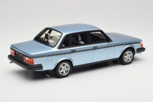 Volvo 244 Turbo Hellblau DNA 1:18 DNA000135 Druckguss — Bild 2 von 6