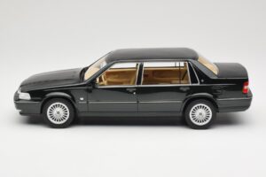 Volvo S90 Royal Green DNA 1:18 DNA000090 Druckguss — Bild 3 von 6
