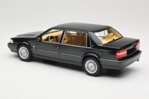Volvo S90 Royal Green DNA 1:18 DNA000090 Druckguss — Bild 5 von 6