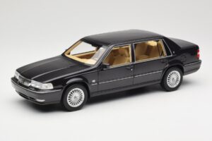 Volvo S90 Royal Violet DNA 1:18 DNA000089 Druckguss