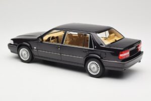 Volvo S90 Royal Violet DNA 1:18 DNA000089 Druckguss — Bild 5 von 6