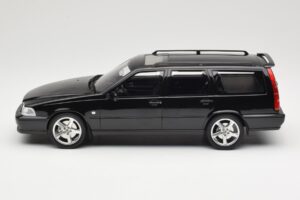 Volvo V70 R P80 Schwarz DNA 1:18 DNA000232 Druckguss — Bild 3 von 6