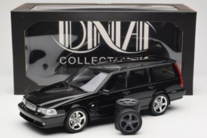 Volvo V70 R P80 Schwarz DNA 1:18 DNA000232 Druckguss — Bild 6 von 6