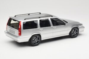 Volvo V70 R P80 Silber DNA 1:18 DNA000155 Druckguss — Bild 2 von 6