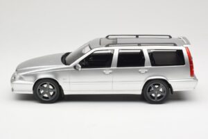 Volvo V70 R P80 Silber DNA 1:18 DNA000155 Druckguss — Bild 3 von 6
