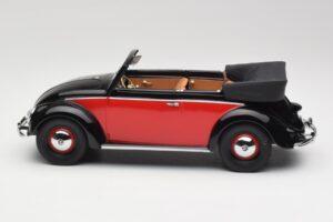 Volkswagen Beetle Cabriolet Schwarz & Rot Minichamps 1:18 107054132 Resin — Bild 3 von 6