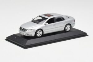 Volkswagen Phaeton Silber Minichamps 1:43 3D0099300A Druckguss — Bild 2 von 4