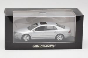 Volkswagen Phaeton Silber Minichamps 1:43 3D0099300A Druckguss — Bild 4 von 4