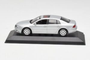 Volkswagen Phaeton Silber Minichamps 1:43 3D0099300A Druckguss