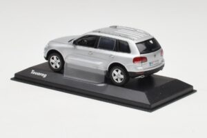Volkswagen Touareg Reflex Silber Minichamps 1:43 68625 Druckguss — Bild 3 von 4