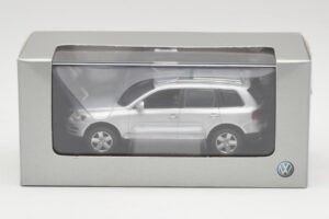 Volkswagen Touareg Reflex Silber Minichamps 1:43 68625 Druckguss — Bild 4 von 4