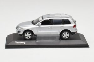 Volkswagen Touareg Reflex Silber Minichamps 1:43 68625 Druckguss