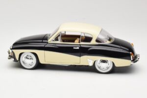 Wartburg 311 Coupe Schwarz & Beige Revell 1:18 8419 Druckguss — Bild 4 von 8