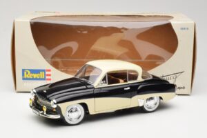 Wartburg 311 Coupe Schwarz & Beige Revell 1:18 8419 Druckguss — Bild 8 von 8