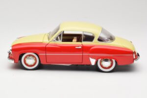 Wartburg 311 Coupe Rot & Beige Revell 1:18 8418 Druckguss — Bild 4 von 8