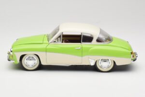 Wartburg 313 Pastellgrün über Beige Revell 1:18 9018 Druckguss — Bild 4 von 8